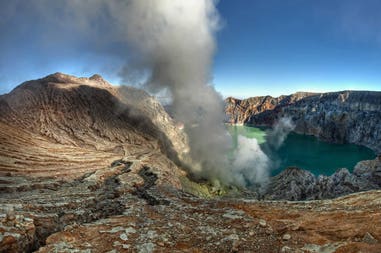 indonesia-kawah-ijen-volcano-java-island