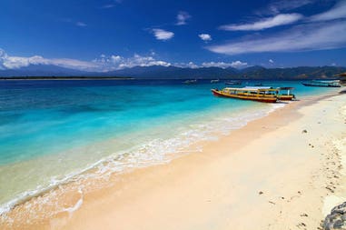 indonesia-lombok-traditional-boat