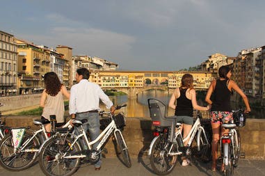 Group people discover Florence by bike