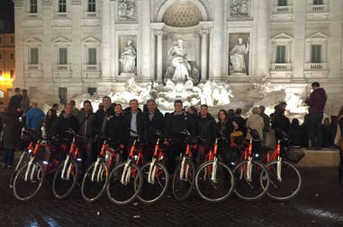 Roma Fontana di Trevi biciclette