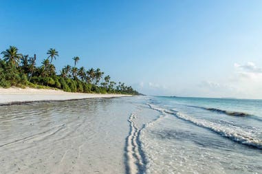 zanzibar-deserted-beach