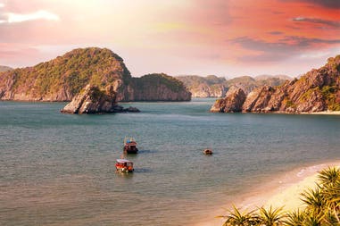 vietnam-halong-bay-sunrise