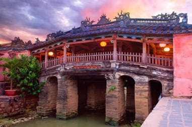 japanese-bridge-in-hoi-an-vietnam