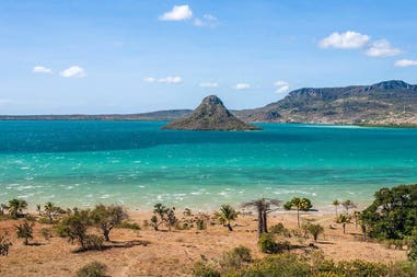 madagascar-antsiranana-bay-sugarloaf