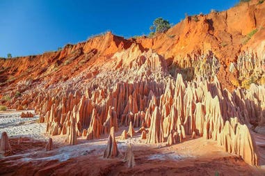 madagascar-red-tsingy