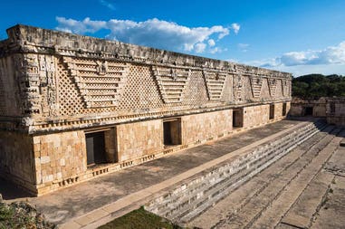 mexico-uxmal-mayan-pyramid-copia