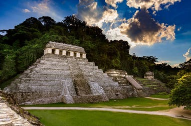 mexico-palenque-mayan-pyramid