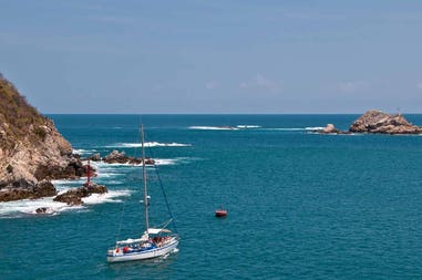 mexico-huatulco-yacht