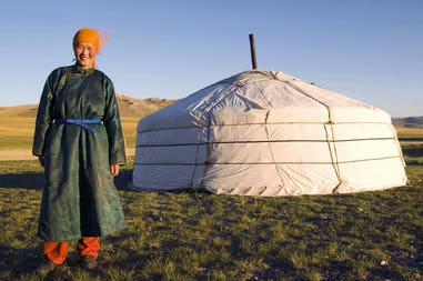 Mongolia donna e yurta