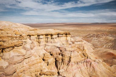 cliff-bayanzag