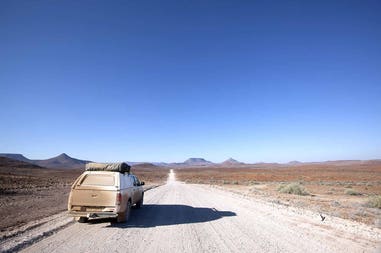 namibia-damaraland-driving
