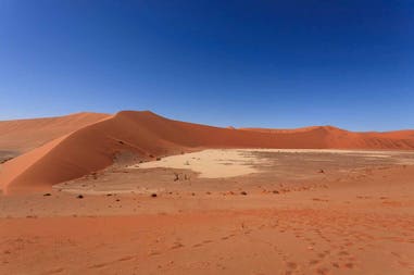 Distesa del deserto del Sossusvlei in Namibia