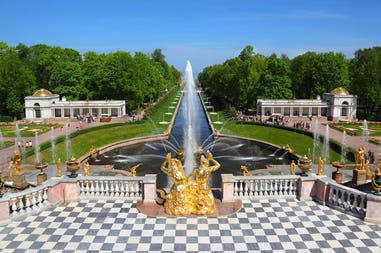 Russia San Pietroburgo giardini