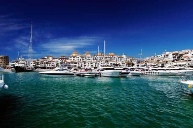 spain-andalucia-puerto-banus-marina-in-marbella-luxury-yachts