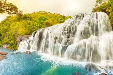 sri-lanka-horton-plains-national-park-waterfall