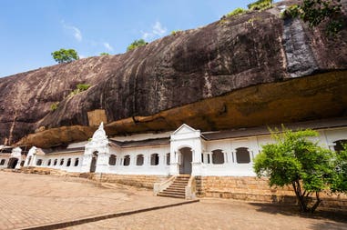 sri-lanka-dambulla-cave-temple