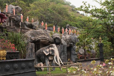 sri-lanka-dambulla-statues