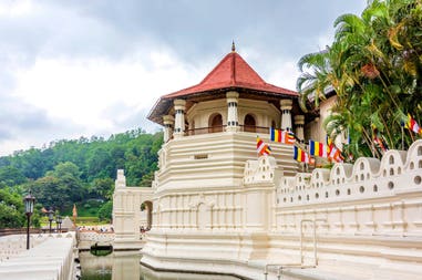 sri-lanka-tooth-relice-temple-kandy
