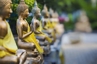 sri-lanka-colombo-buddha-statues