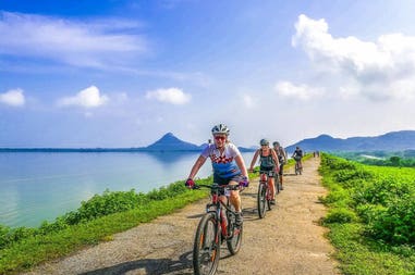 cycling-in-back-roads