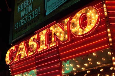 Insegne illuminate a Las Vegas negli Stati Uniti d'America