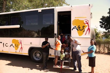 Turisti su autobus di Africa4us