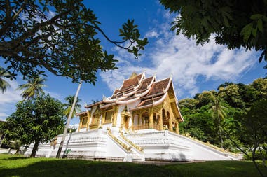 ancient-buddhist-temple-in-luang-prabang-laos