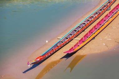 ttraditional-boats-in-laos