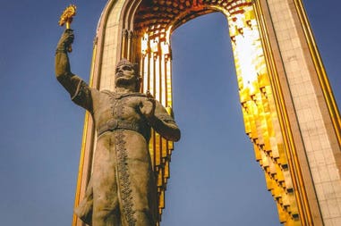 ismail-somoni-monument-dushanbe-samanid-dynasty-1