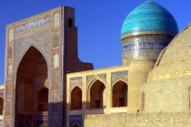uzbekista-bukhara-mir-i-arab-madrassah