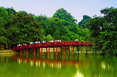 vietnam-ha-noi-hoan-kiem-lake-red-bridge