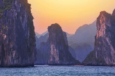 vietnam-halong-bay-rock