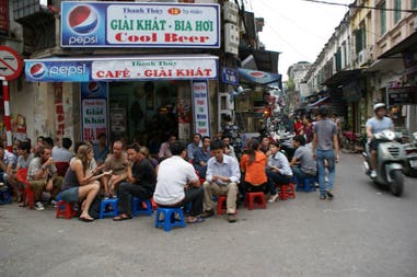 Cibo da strada ad Hanoi in Vietnam