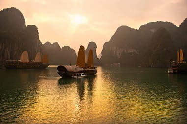 halong-bay-vietnam
