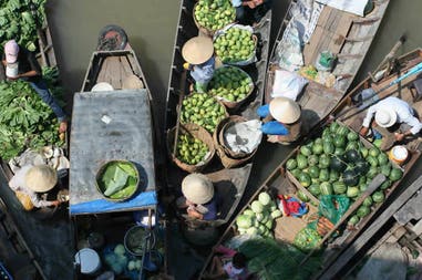 vietnam-vegetable-merchants-mekong-floating-market