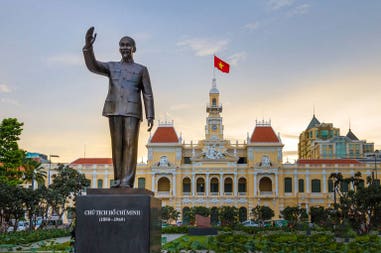 vietnam-ho-chi-minh-statue