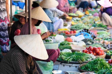 vietnam-seller-on-the-colour-market