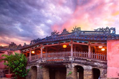 japanese-bridge-hoi-an-vietnam