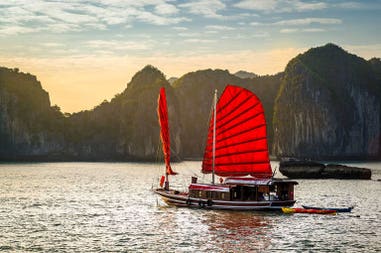 vietnam-halong-bay-554045761