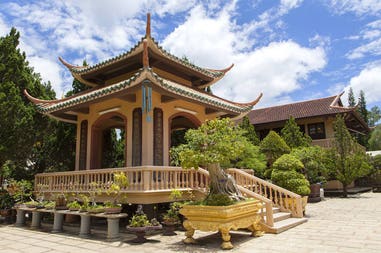Vietnam Da Lat temple