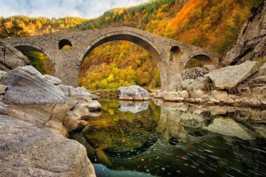 Tour della Bulgaria con trekking tra i monti Rodopi e folklore locale