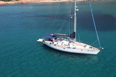 Ponte del Primo maggio in barca a vela cabin charter in Costa Azzurra