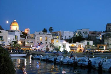 Vacanza a vela cabin charter Costiera Amalfitana con degustazioni Wine and Sail