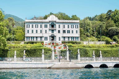   Tour of the villas with local guide from Bellagio