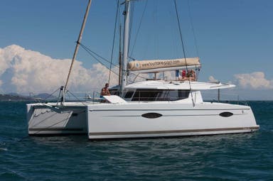 Hélia 44 / Abaca