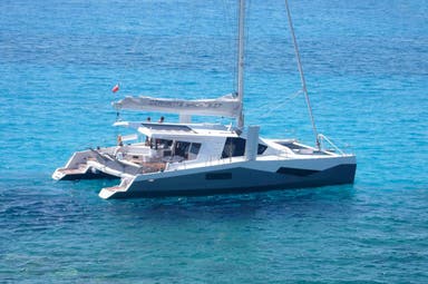 Crociera Luxury a vela a Ibiza e Baleari a bordo del catamarano Diamante 555