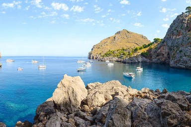 Crociera cabin charter in flottiglia alle isole Baleari in barca a vela