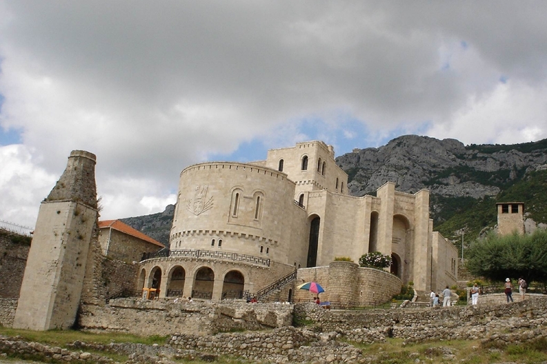 Vista del Kruja Castle e del Skanderberg Museum in Albania