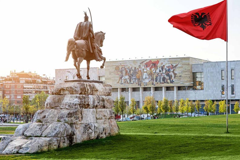 albania-tirana-skanderberg-square