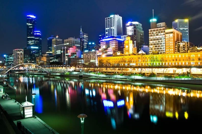 Veduta notturna della cità di Melbournein Australia